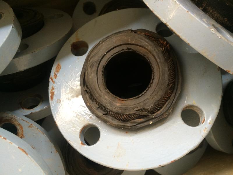 為什么橡膠軟接頭與對夾式軟密封蝶閥連接后出現泄漏現象? 為什么橡膠軟接頭與對夾式軟密封蝶閥連接后出現泄漏現象?