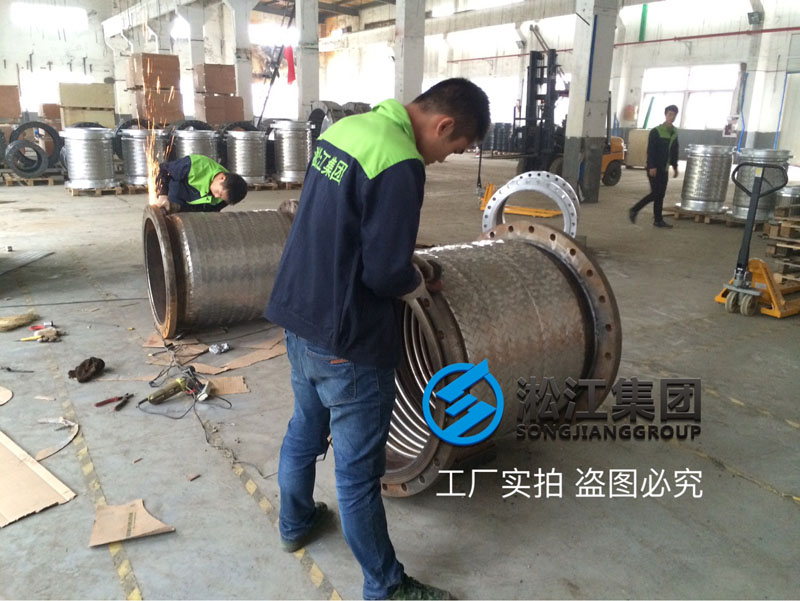 淞江集團(tuán)大口徑金屬軟管生產(chǎn)現(xiàn)場曝光 淞江集團(tuán)大口徑金屬軟管生產(chǎn)現(xiàn)場曝光