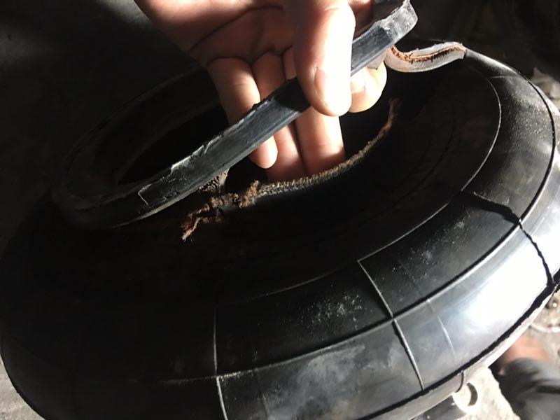 客戶購買的空氣彈簧安裝上去使用幾天就破了 客戶購買的空氣彈簧安裝上去使用幾天就破了