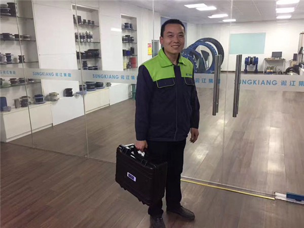 淞江集團為波紋補償器產品進行光譜儀檢測