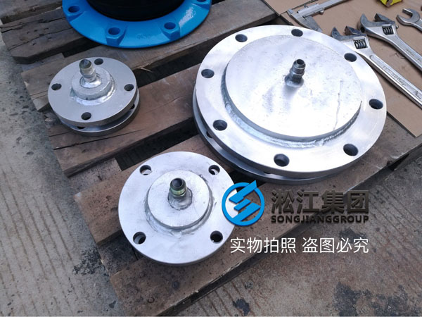 第一批新型橡膠軟接頭壓力檢測現場 第一批新型橡膠軟接頭壓力檢測現場