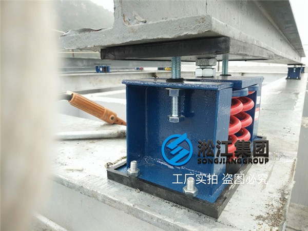 ZTF彈簧減振器方形冷卻塔安裝現(xiàn)場 ZTF彈簧減振器方形冷卻塔安裝現(xiàn)場