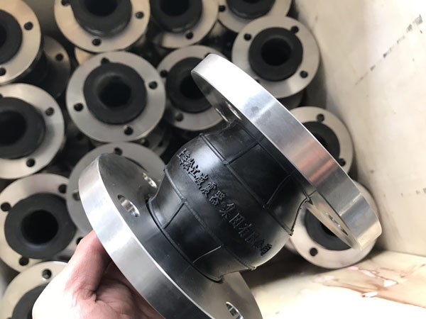 【造假】東莞某項目發(fā)現(xiàn)假冒偽劣上海淞江集團(tuán)橡膠接頭產(chǎn)品 【造假】東莞某項目發(fā)現(xiàn)假冒偽劣上海淞江集團(tuán)橡膠接頭產(chǎn)品