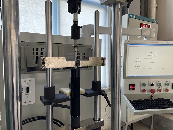 淞江集團進一步提高減震器品質 檢測中心又添一臺檢測設備 淞江集團進一步提高減震器品質 檢測中心又添一臺檢測設備